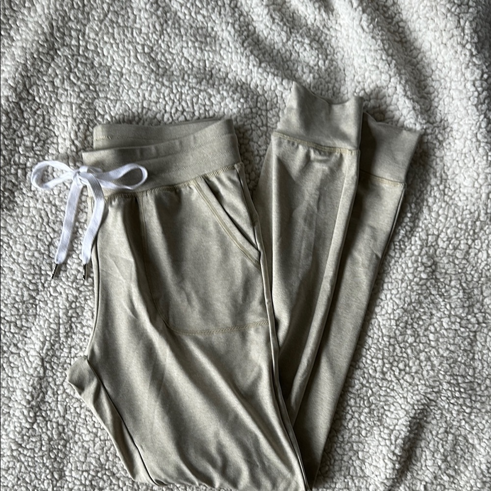 Women’s cream jogger pants